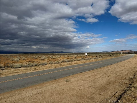 Photo of 15 Avenue E15 Pav 200 STW, Fairmont, CA 93536 (MLS # DW26223856)