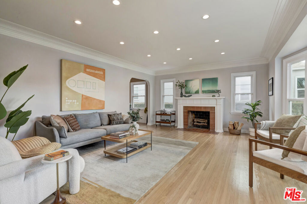 3504 S Cloverdale Avenue