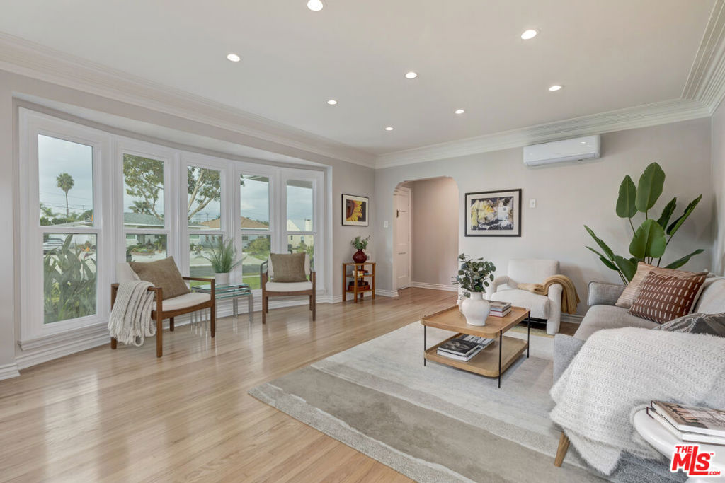 3504 S Cloverdale Avenue