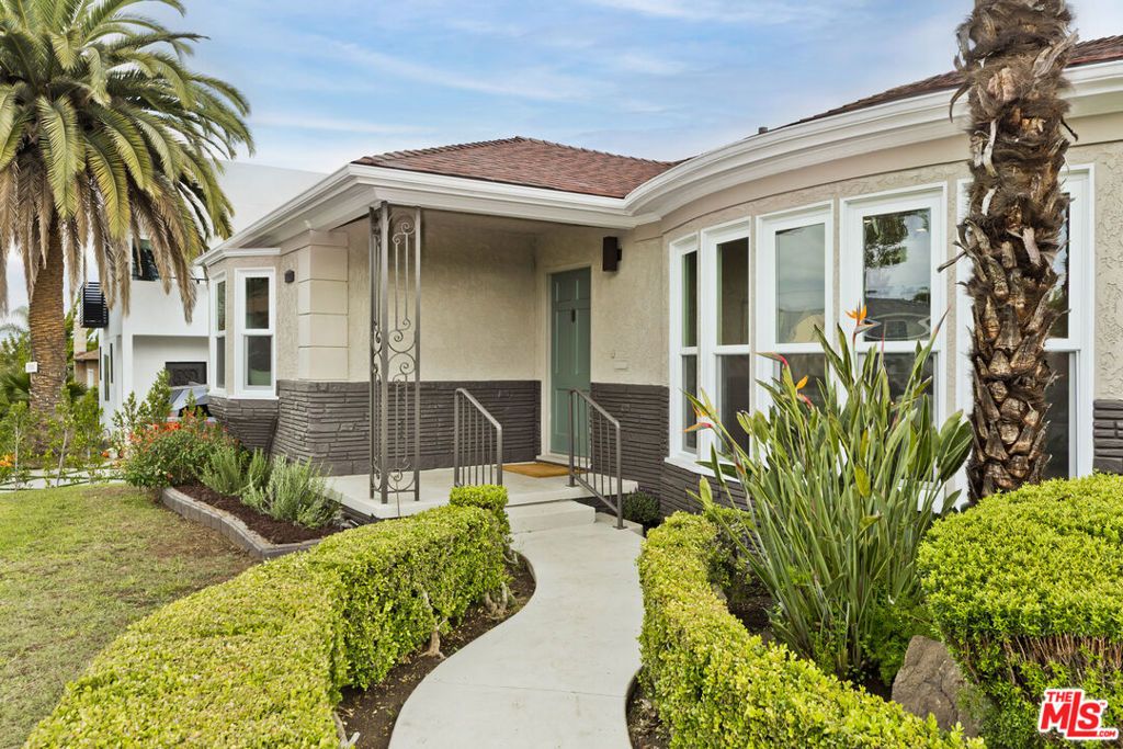 Photo of 3504 S Cloverdale Avenue, Los Angeles, CA 90016 (MLS # 25623565)