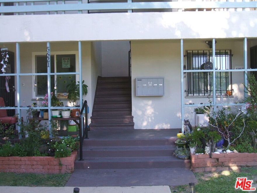 This sought after opportunity is now available... A nice 2 Bedroom unit, upstairs, in a very nice Multi Family Residential area bordering La Cienega Blvd... Being sold with occupants... Please DO NOT contact occupants... Showings with LA-1...