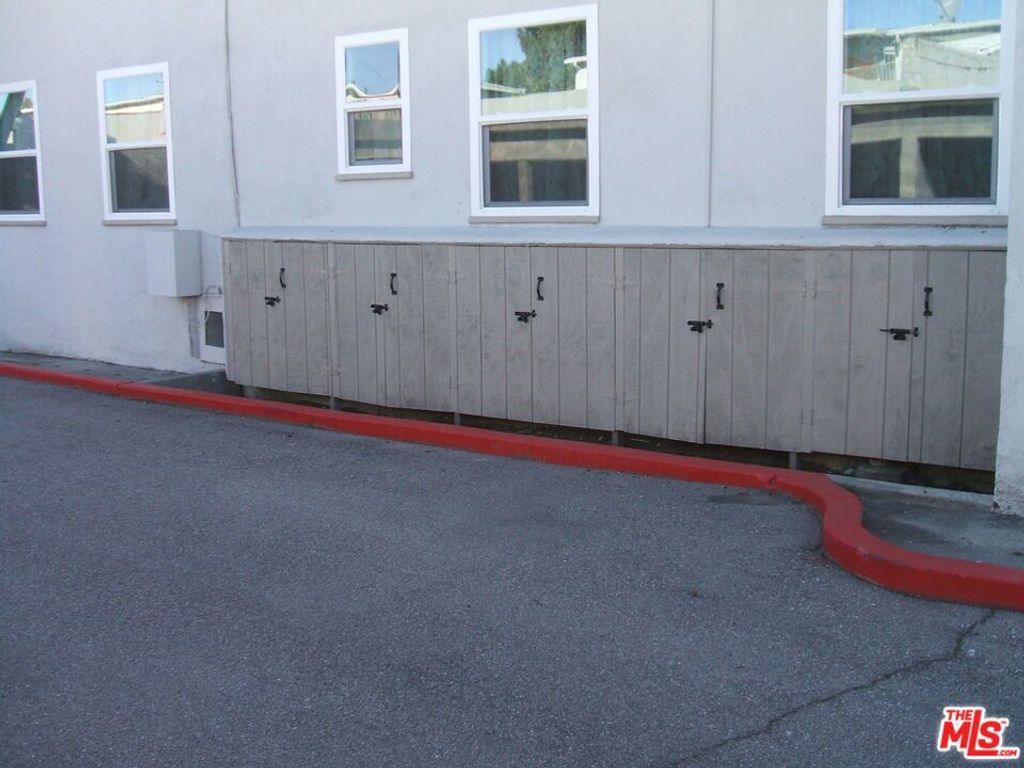 Photo of 5619 1/2 W Clemson Street #1/2, Los Angeles, CA 90016 (MLS # 25589547)