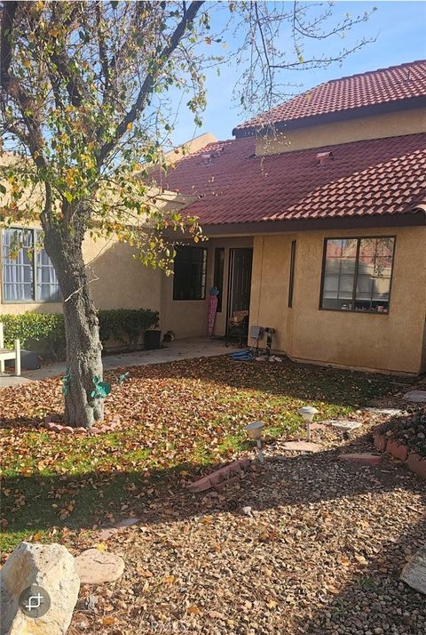 19045 Elm Apple Valley CA 92308