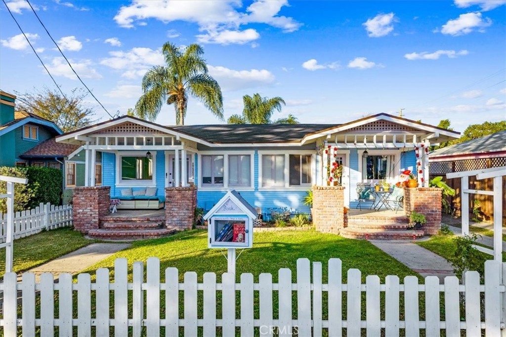 817 E Palmyra Avenue
