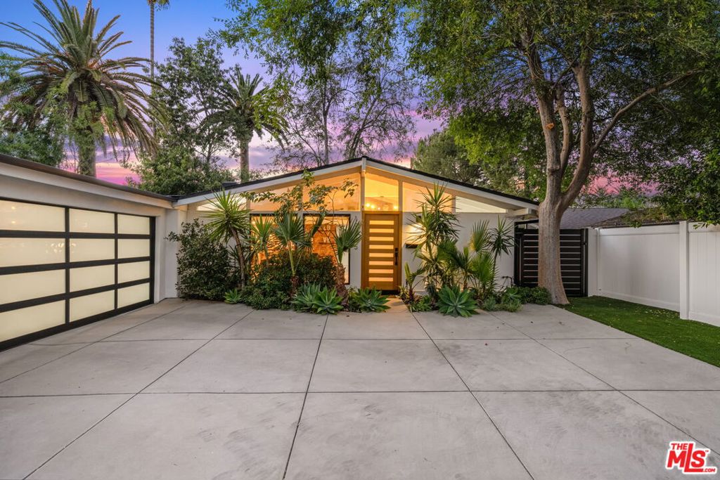 19805 Hamlin Street, Woodland Hills CA 91367