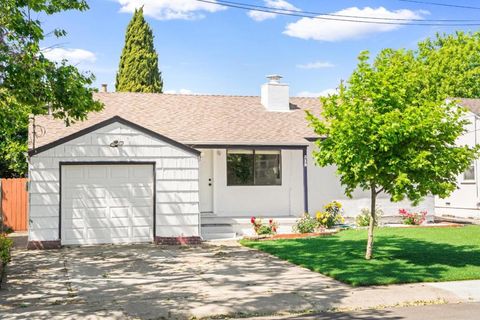 Photo of 819 Bockman Road, San Lorenzo, CA 94580 (MLS # ML82046474)