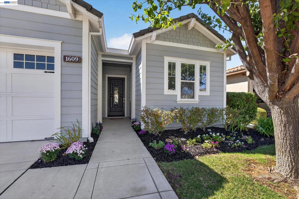 1609 Zinfandel Dr