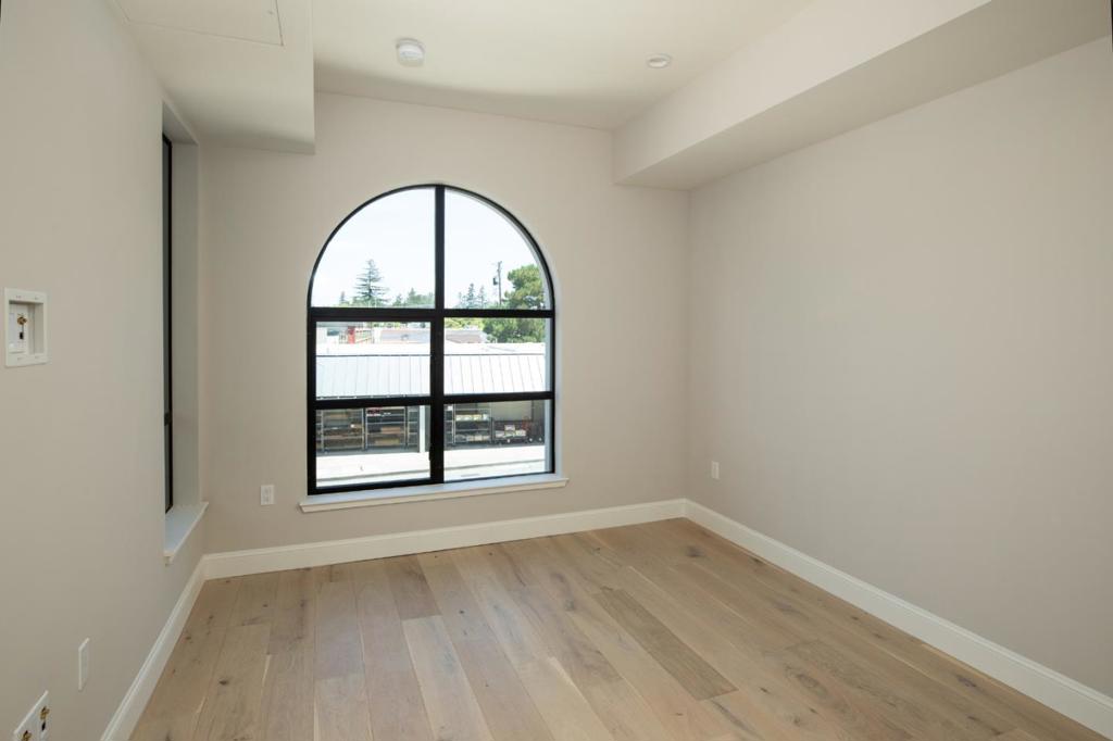450 First Street 204