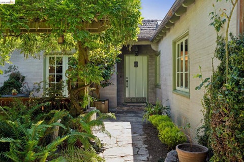 Photo of 706 Hilldale Ave AVE, Berkeley, CA 94708 (MLS # 41138707)
