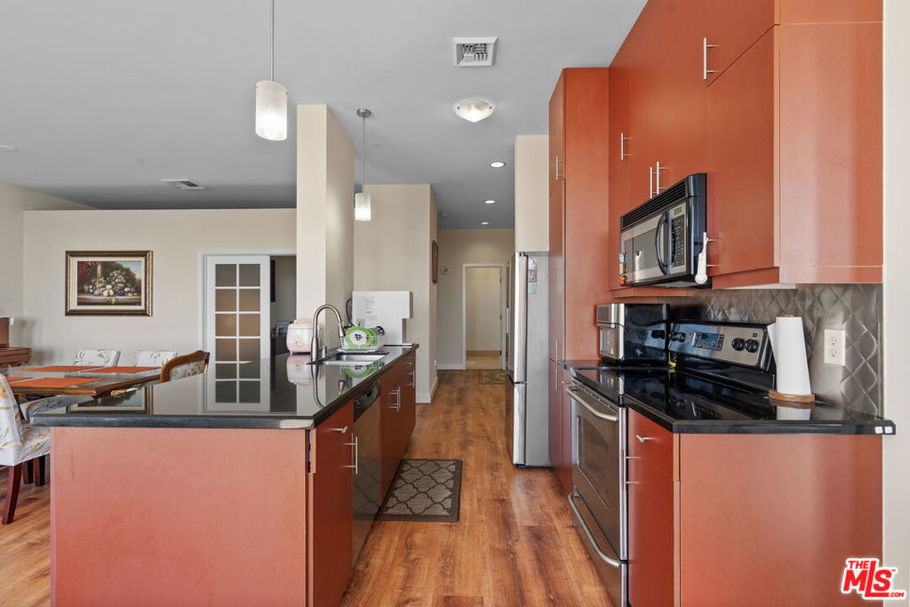 3810 Wilshire Boulevard 712