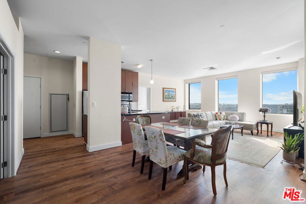 Photo of 3810 Wilshire Boulevard #712, Los Angeles, CA 90010 (MLS # 25611743)