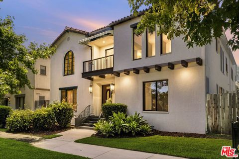 Photo of 351 N Orange Grove Avenue, Los Angeles, CA 90036 (MLS # 26664183)