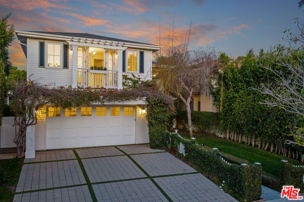 Photo of 2248 Kelton Avenue, Los Angeles, CA 90064 (MLS # 26635581)