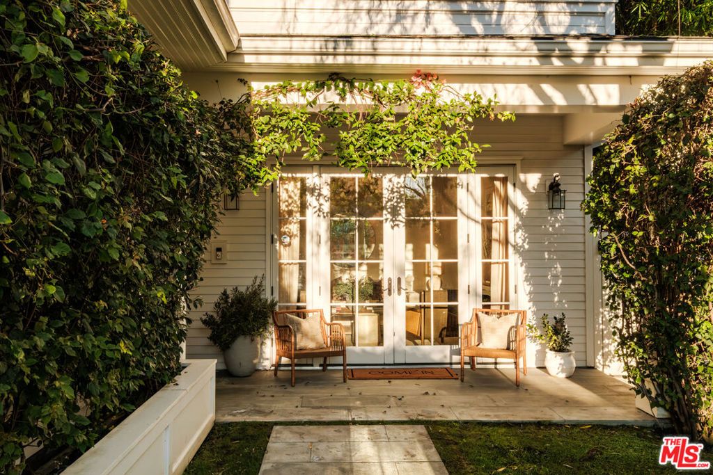 Photo of 2248 Kelton Avenue, Los Angeles, CA 90064 (MLS # 26635581)