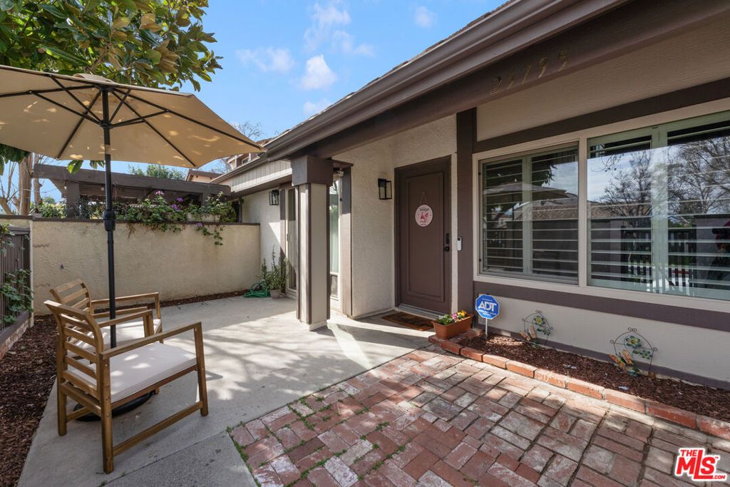 Photo of 25795 Vista Fairways Drive, Valencia, CA 91355 (MLS # 26649637)