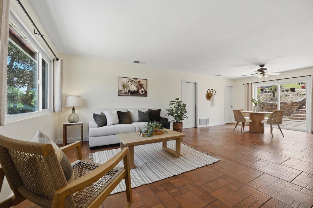 515 Ross Dr DR, Escondido CA 92029