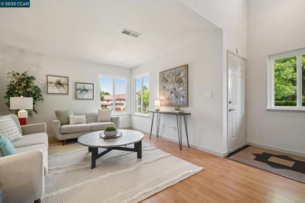 COWELL TERRACE - Residential