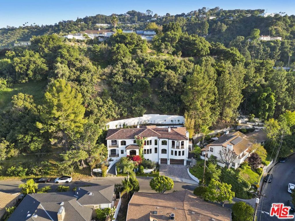 Photo of 10940 Terryview Drive, Studio City, CA 91604 (MLS # 26637875)