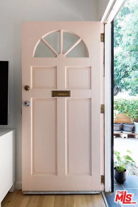 Los Angeles, California 90038, United States, 1 Bedroom Bedrooms, ,1 BathroomBathrooms,Residential,Active,183054