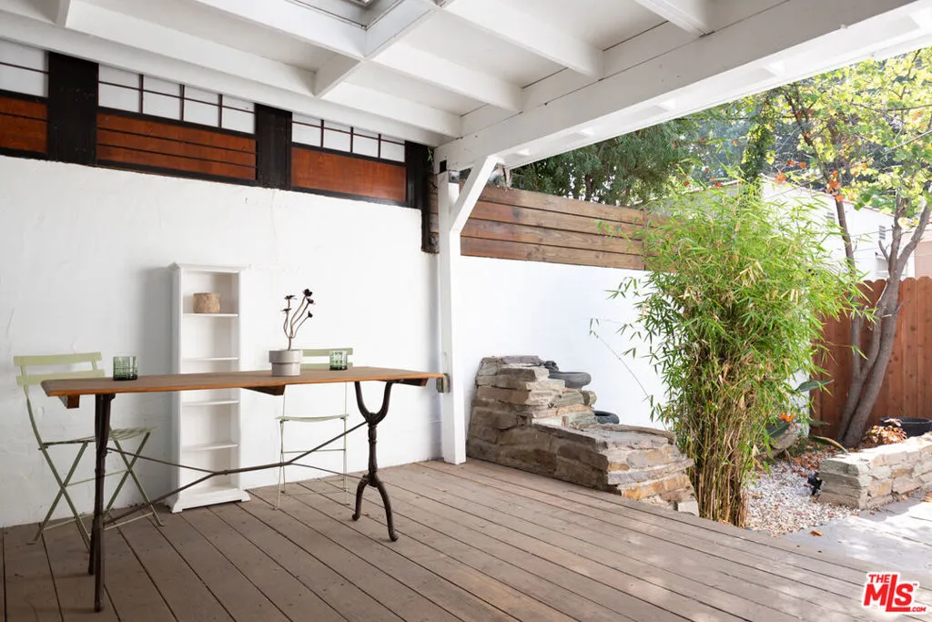 Los Angeles, California 90038, United States, 1 Bedroom Bedrooms, ,1 BathroomBathrooms,Residential,Active,183054