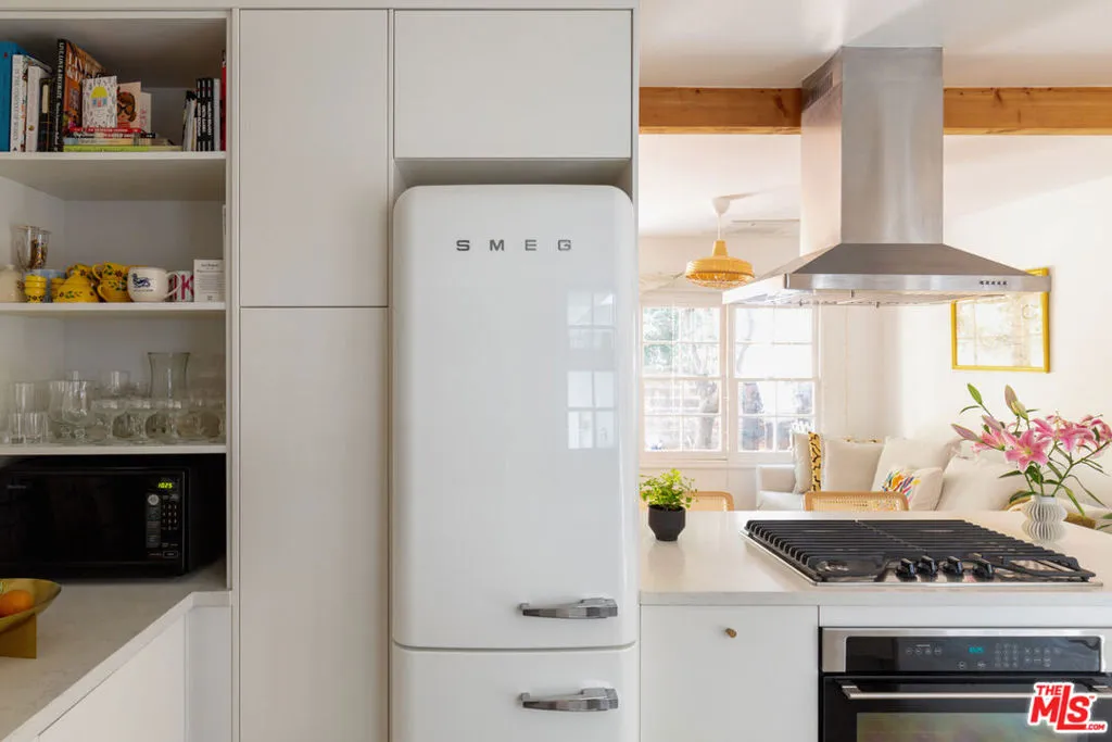 Los Angeles, California 90038, United States, 1 Bedroom Bedrooms, ,1 BathroomBathrooms,Residential,Active,183054