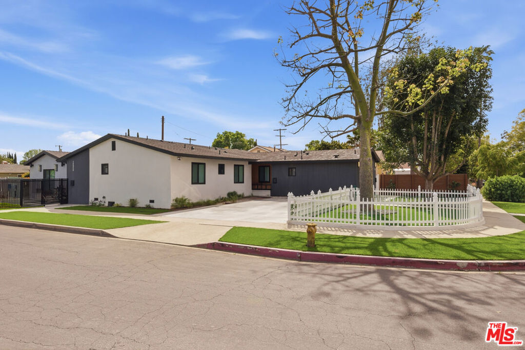 6724 Hesperia Avenue