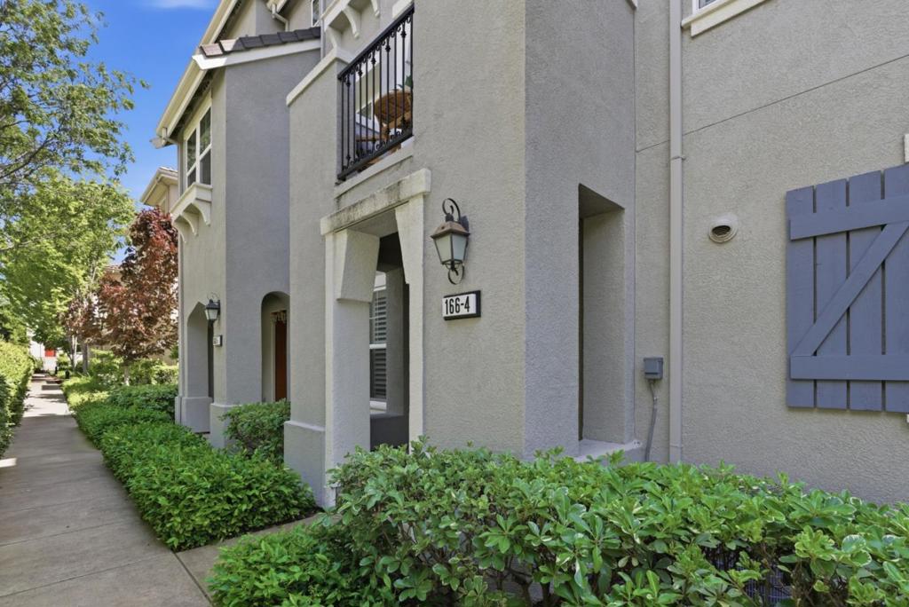 166 Selby Lane 4