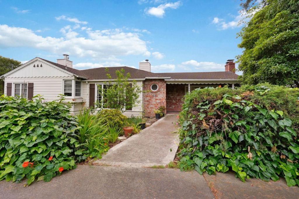 3466 Oak Knoll Boulevard
