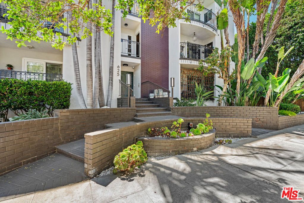 Photo of 625 N Flores Street #304, West Hollywood, CA 90048 (MLS # 25556947)