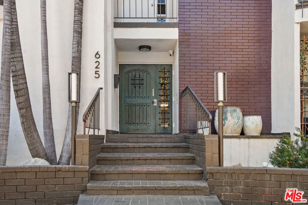 Photo of 625 N Flores Street #304, West Hollywood, CA 90048 (MLS # 25556947)