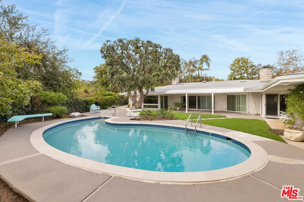 1048 Maybrook Drive