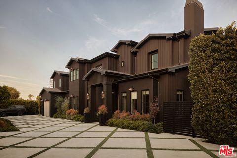 Photo of 5330 Amestoy Avenue, Encino, CA 91316 (MLS # 26634813)