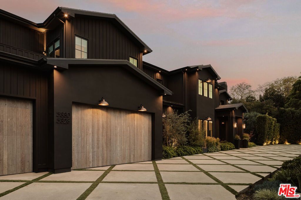 Photo of 5330 Amestoy Avenue, Encino, CA 91316 (MLS # 26634813)