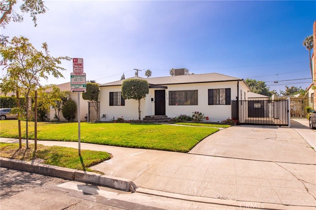 Photo of 3919 Globe Ave, Culver City, CA 90230 (MLS # SR26023522)