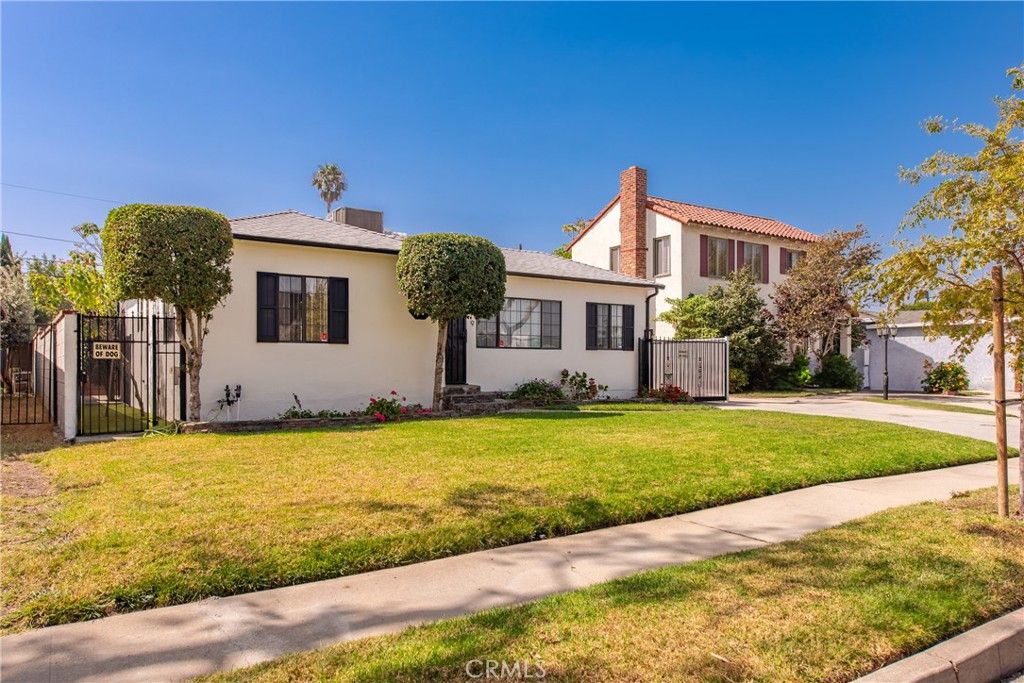 Photo of 3919 Globe Ave, Culver City, CA 90230 (MLS # SR26023522)