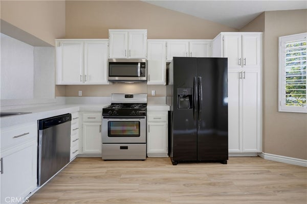 3740 S BEAR ST UNIT D, SANTA ANA, CA 92704 - Image f9bf21deac73cd7cebe2a74596c82c75/1925481309