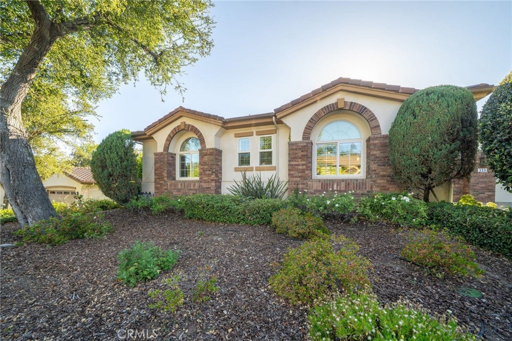 123 S Oakhart Drive
