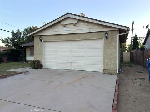 Photo of 13525 Simshaw Ave, Sylmar, CA 91342 (MLS # SR26061756)