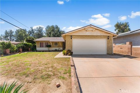 Photo of 13525 Simshaw Ave, Sylmar, CA 91342 (MLS # SR26061756)