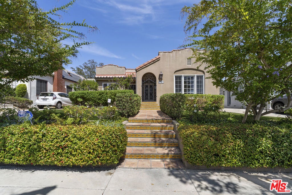 412 S Citrus Avenue