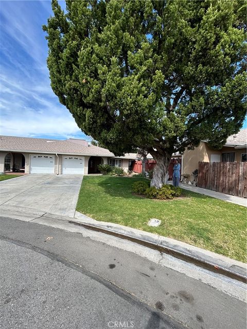 Photo of 18901 Circle Of The Oaks, Newhall, CA 91321 (MLS # SR26056190)