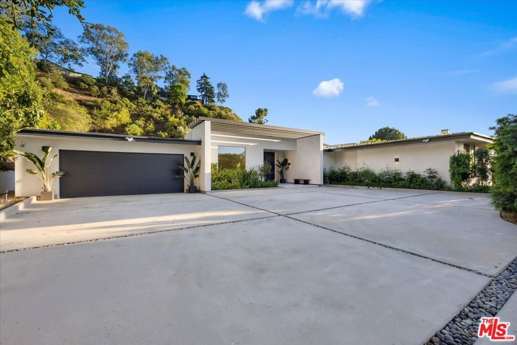 Photo of 1836 Loma Vista Drive, Beverly Hills, CA 90210 (MLS # 25613413)