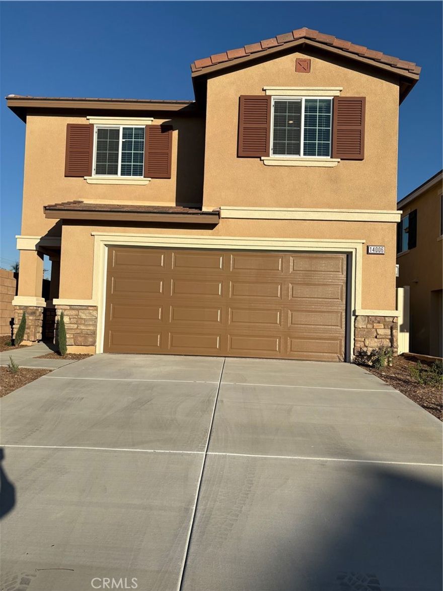 NEW CONSTRUCTION - Brand new single family home with 3 bedrooms, 2.5 bath with upstairs loft. Primary bedroom with specious walking closets,  Gourmet kitchen with granite counter top , lots beautiful cabinets and a large pantry.  Inside laundry room upstairs. Central air with solar system.  2 attached garages.  Mounted fire sprinklers concealed in areas. Walking distance to park.  Close to freeway and shopping, etc.