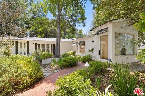 Photo of 9609 Oak Pass Road, Beverly Hills, CA 90210 (MLS # 25548711)