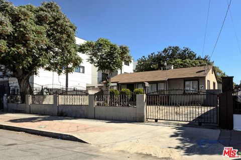 Photo of 7626 Morella Avenue, North Hollywood, CA 91605 (MLS # 26663855)