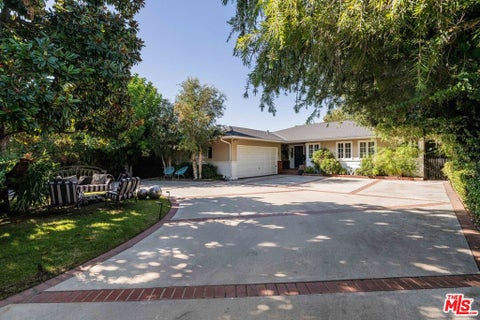 Photo of 13059 Addison Street, Sherman Oaks, CA 91423 (MLS # 26992677)
