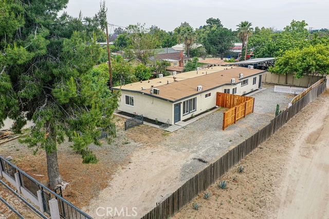 Welcome to this charming duplex located in the heart of San Bernardino!
Situated in a convenient and accessible neighborhood, this property offers a fantastic opportunity for both owner-occupants and investors. With two units—A & B—available, it’s perfect for generating rental income or accommodating multi-generational living.
Set on a generous lot, the home features a functional layout and a welcoming atmosphere. Recent updates include:
Fresh interior paint
Newer windows and sliding doors offering ample natural light
Updated AC systems for added comfort
Enjoy the convenience of nearby shopping plazas, grocery stores, and everyday essentials just minutes away.
With plenty of potential and a solid foundation, this duplex presents a great value in a growing area. Schedule a private tour today and see the possibilities for yourself!