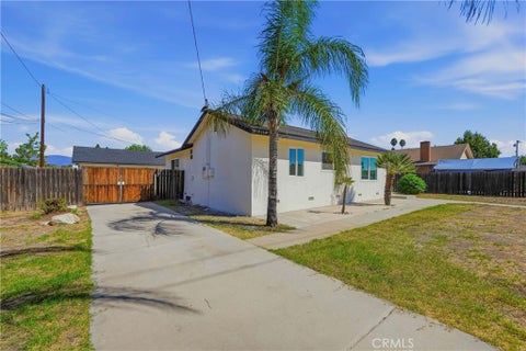 Photo of 883 E Columbia Avenue, Pomona, CA 91767 (MLS # MB26190791)