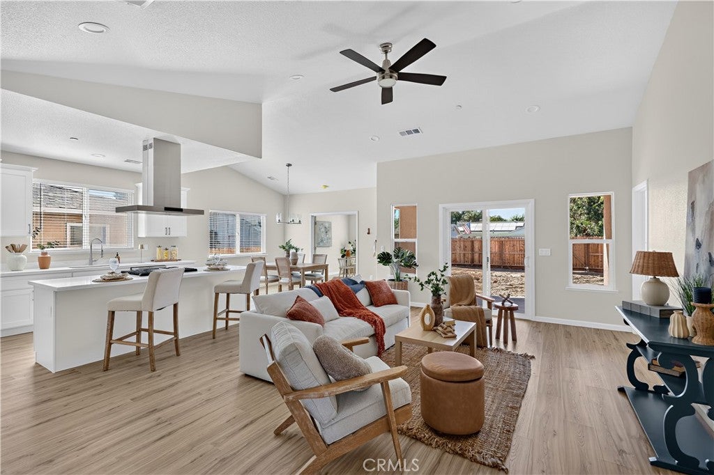 1038 W 24th