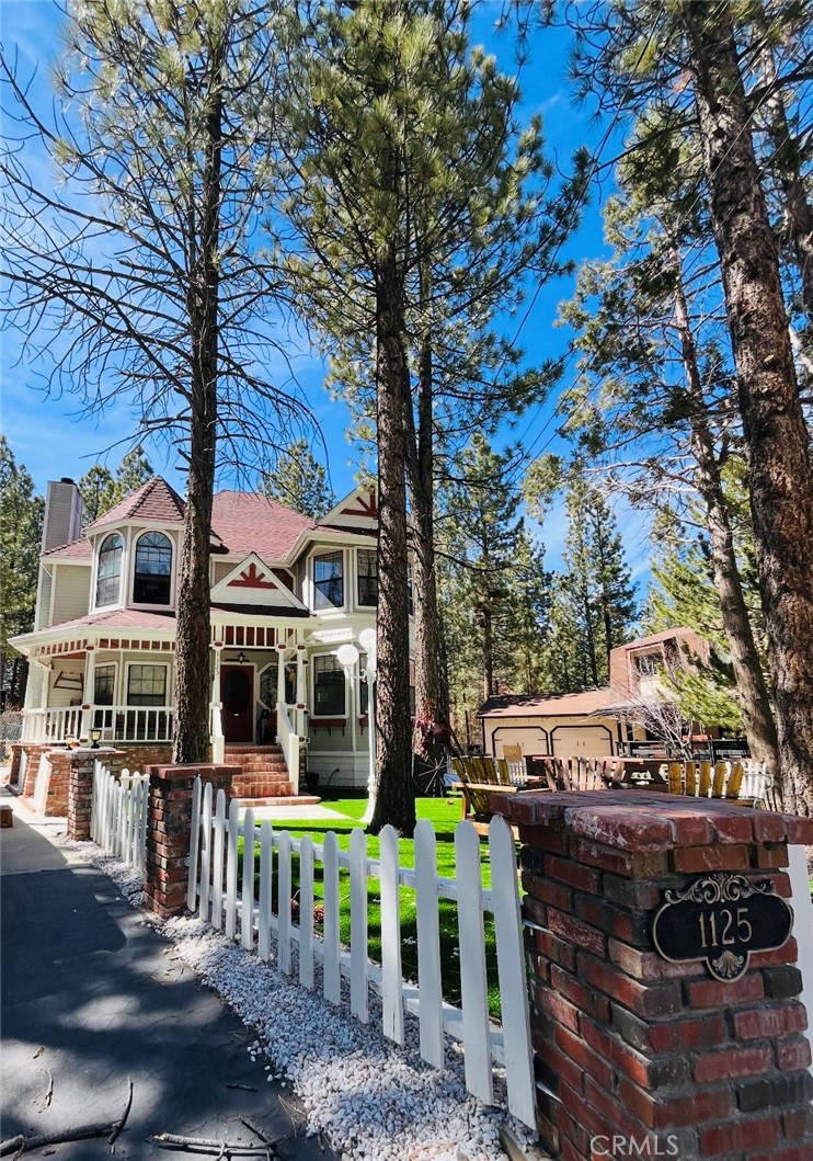 1125 Hemlock Lane